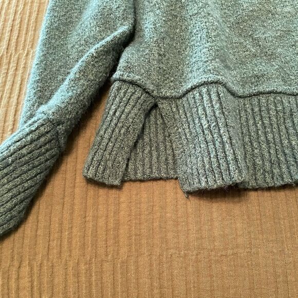 Cynthia Rowley S Green sweater with side slits - Picture 4 of 4